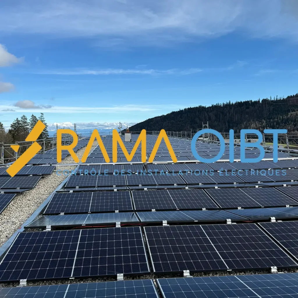 Installation photovoltaïque sur la toiture d'une villa